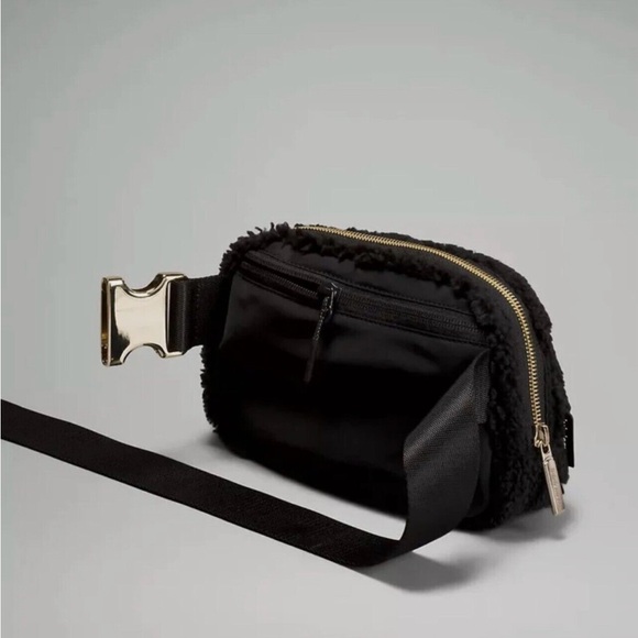 lululemon athletica Black Crossbody Bag - Picture 3 of 3